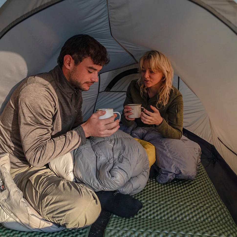 Намет тримісний Naturehike нейлон 390х185х110 см темно-зелений