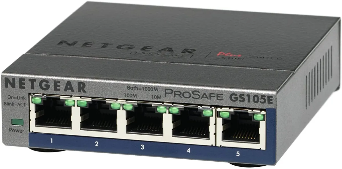 Комутатор NETGEAR GS105E 5xGE, WebSmart