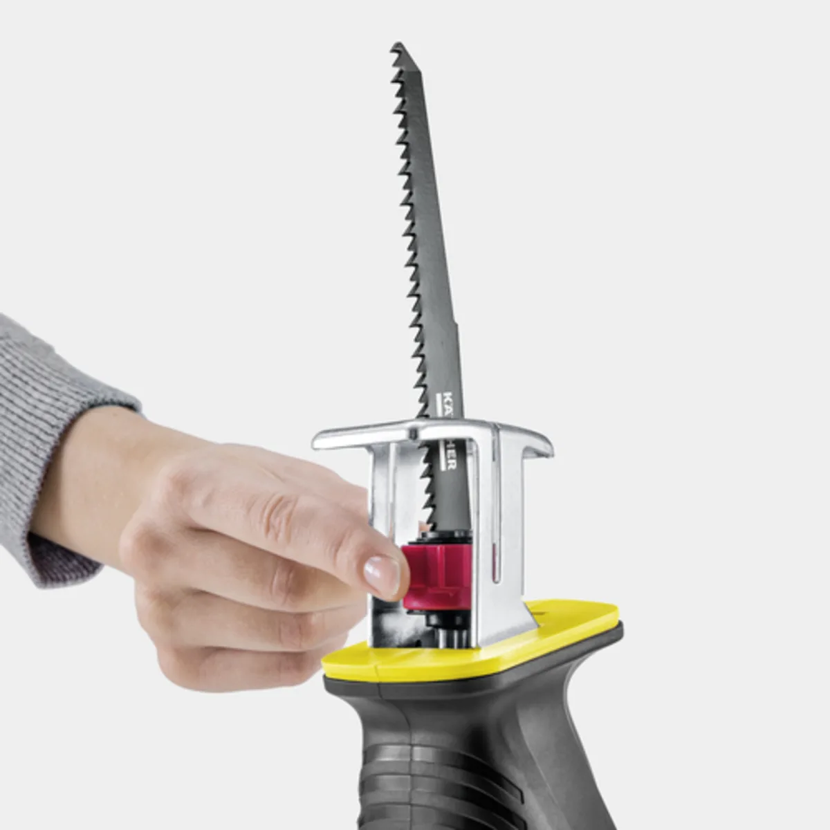 Аккумуляторная сабельная пила Karcher PGS 4-18 18В, пропил 80мм, вес 14кг, без батареи и зарядного устройства