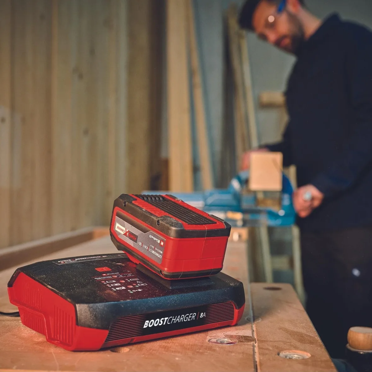 Зарядний пристрій Einhell PXC Boostcharger 3A 18В 8А 0.83кг для акумуляторів.