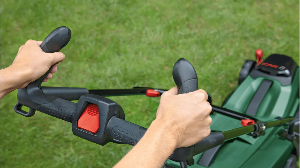Акумуляторна газонокосарка Bosch CityMower 18V-32-300, 18В, 32 см, 31 л, висота трави 30-60 мм, вага 8.8 кг, без батареї та зарядн