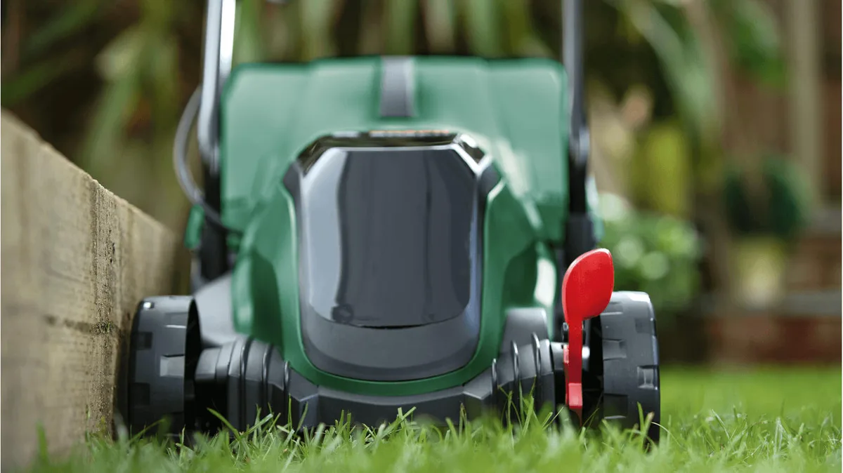Акумуляторна газонокосарка Bosch CityMower 18V-32-300, 18В, 32 см, 31 л, висота трави 30-60 мм, вага 8.8 кг, без батареї та зарядн
