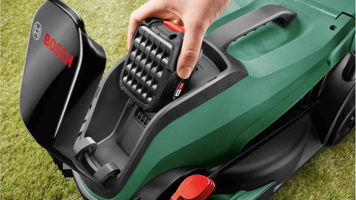 Акумуляторна газонокосарка Bosch CityMower 18V-32-300, 18В, 32 см, 31 л, висота трави 30-60 мм, вага 8.8 кг, без батареї та зарядн