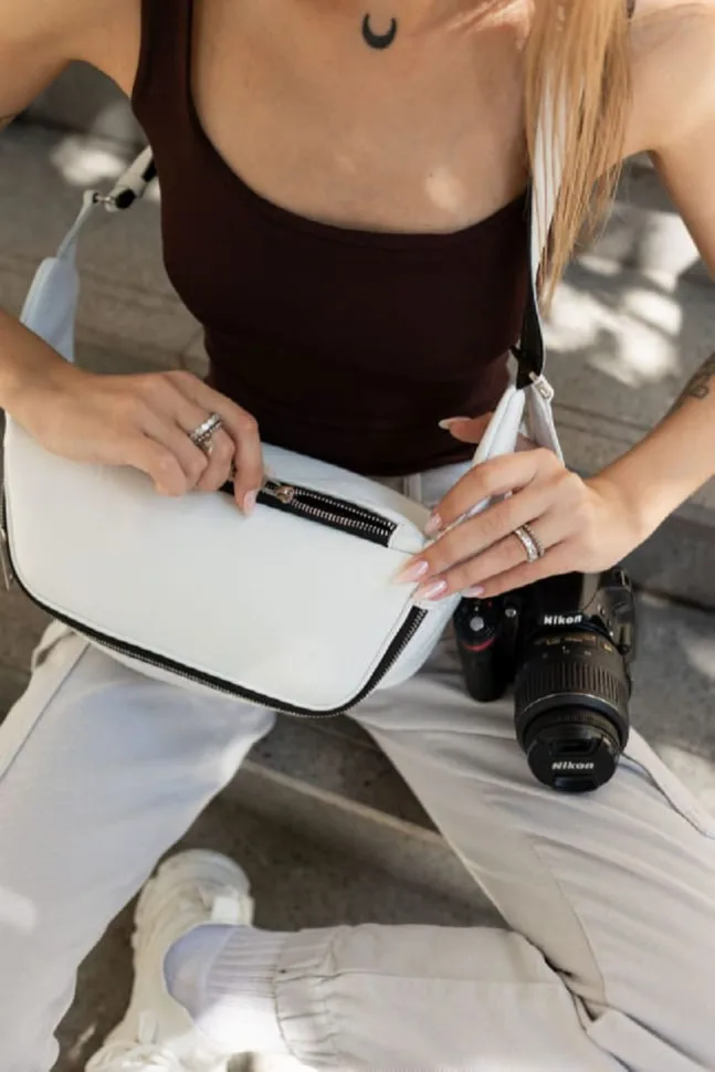Сумка бананка TARWA кожаная белая наппа для фотоаппарата на пояс молодежная сумка кросс-боди