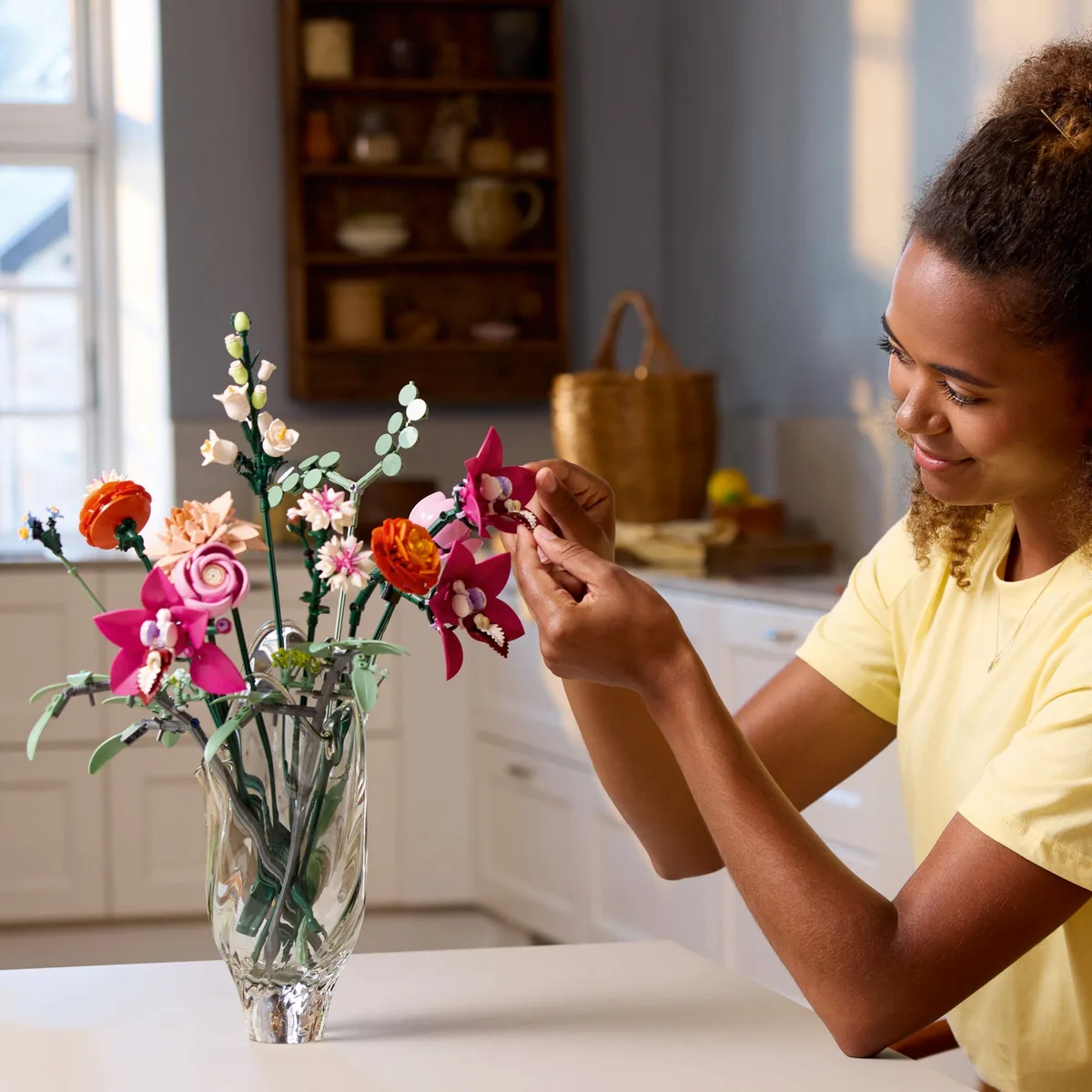 Конструктор LEGO Botanicals Милий рожевий букет квітів