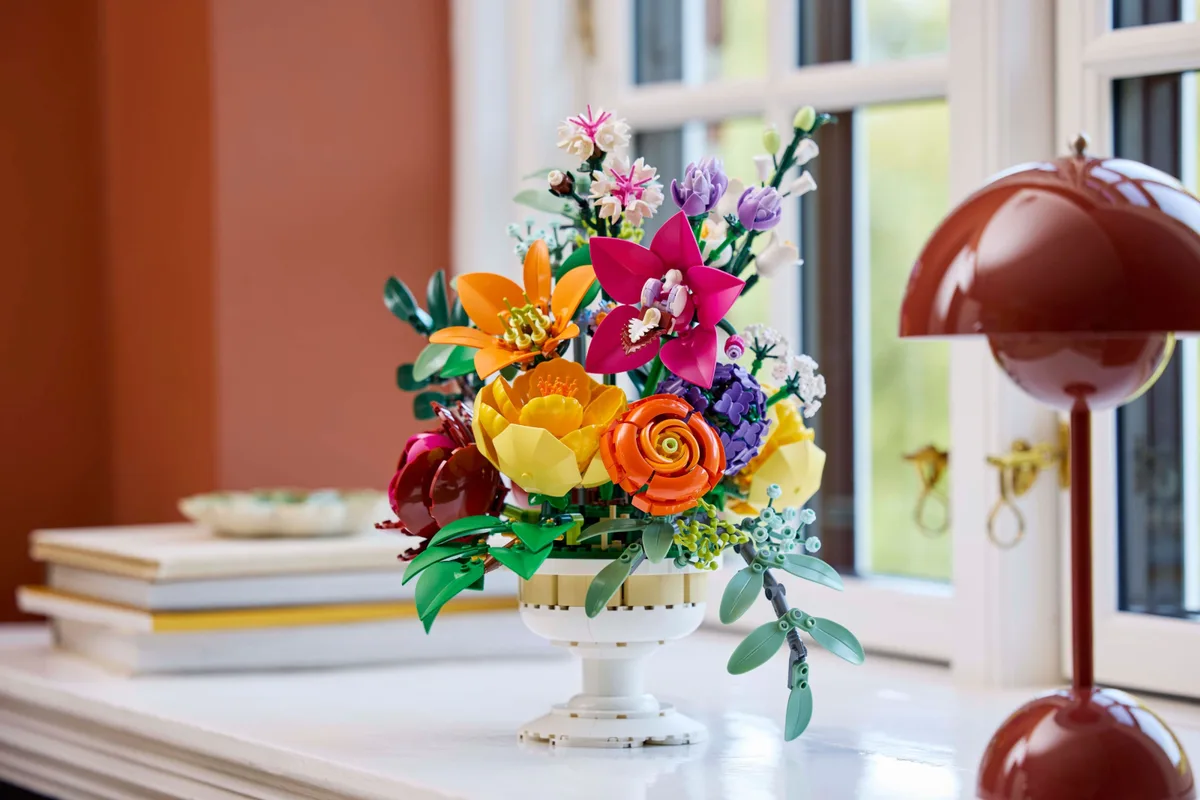 Конструктор LEGO Botanicals Милий рожевий букет квітів