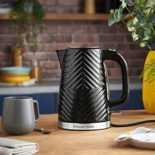 Електрочайник Russell Hobbs 1,7 л пластик чорний 2400 Вт