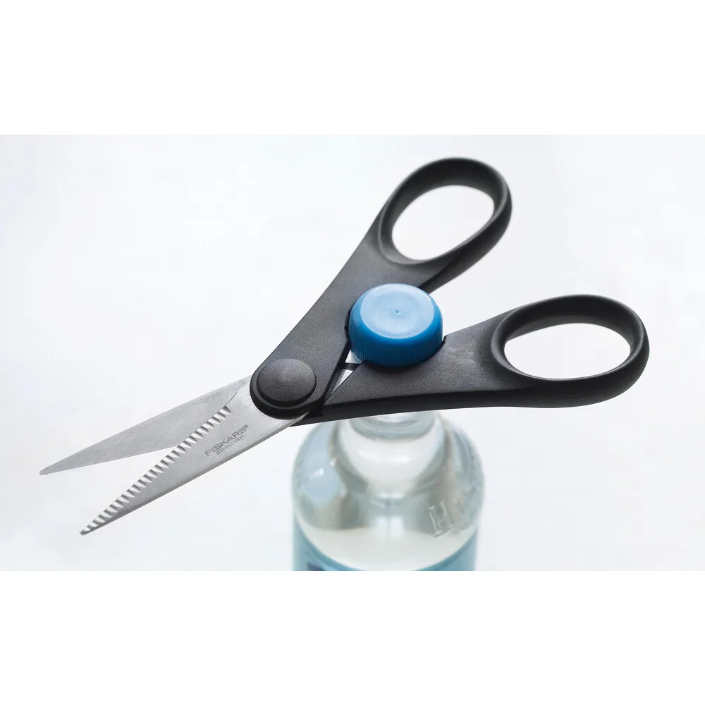 Кухонні ножиці Fiskars Essential з функцією відкривачки для пляшок, 20 см, з нержавіючої сталі та пластиковою ручкою, чорного коль
