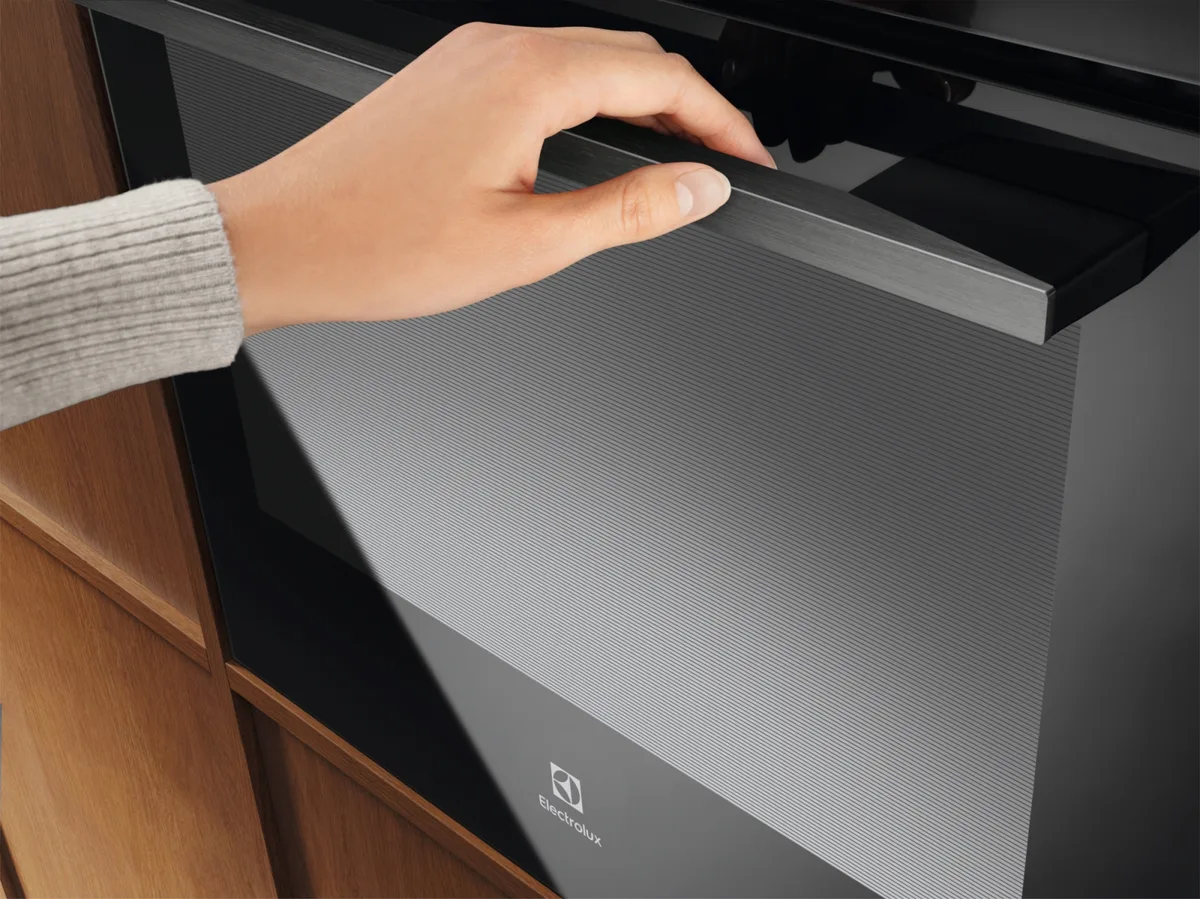 Електрична духова шафа Electrolux, 72 л, клас енергоефективності A+, функція пара, цифровий дисплей, конвекційне приготування, тел