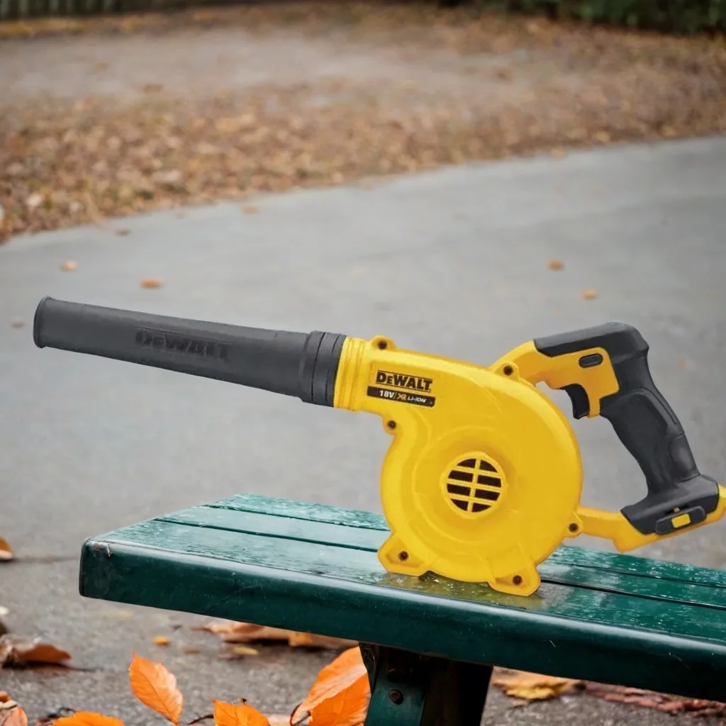 Акумуляторний садовий повітродув DeWalt 18В, швидкість 290 км/год, вага 1.3 кг, без батареї та зарядного пристрою.