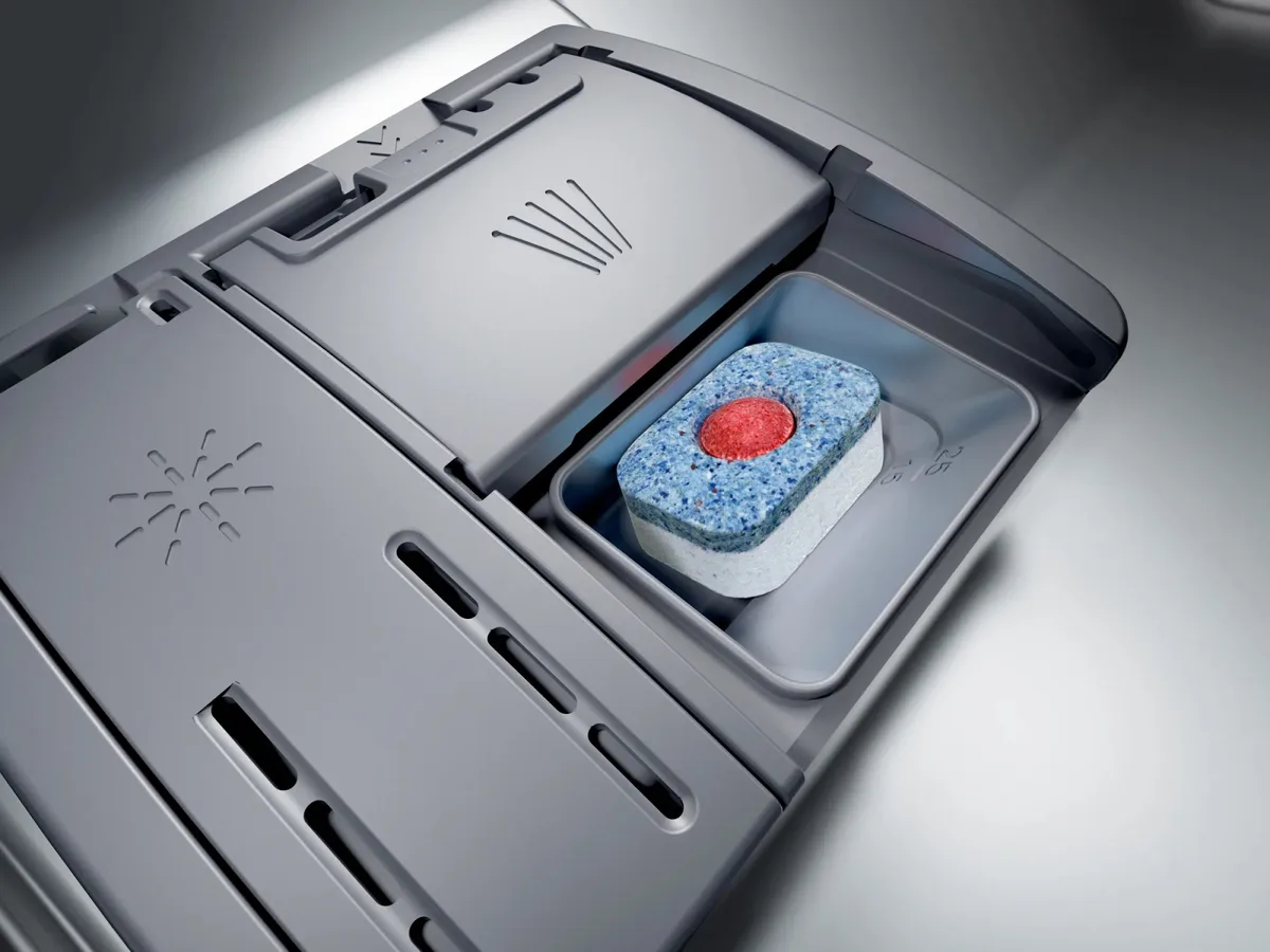 Вбудована посудомийна машина Bosch, 14 комплектів, клас енергоспоживання A++, 60 см, з дисплеєм та третім кошиком, біла.