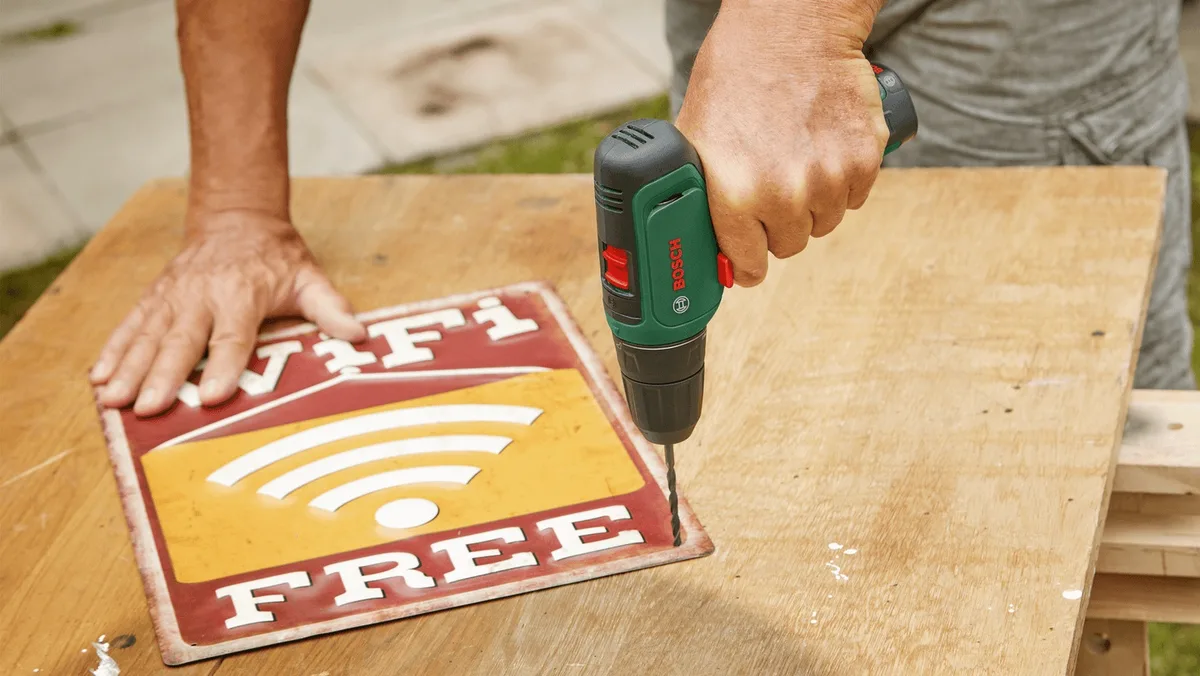 Акумуляторний шуруповерт Bosch EasyDrill 1200 12В, 2х1.5А·год, 30Нм, 0-400·1500об/хв, 0.94кг, комплект свердел.