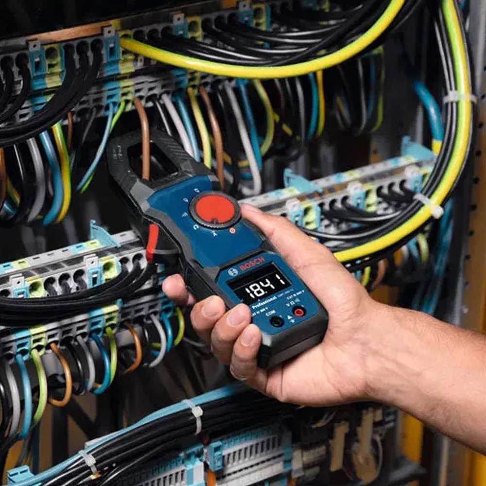 Электроизмерительные клещи Bosch Professional GMC 600-15 для измерения напряжения до 600В, питание 2AAх15В