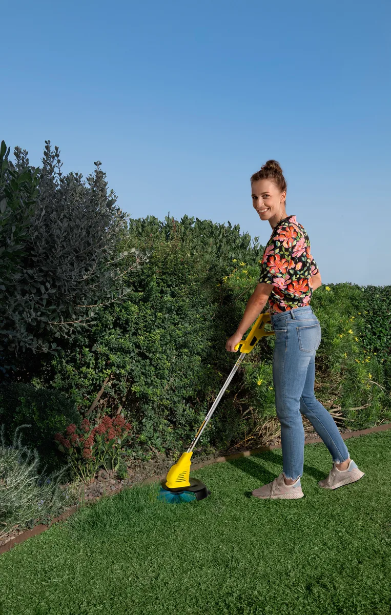 Аккумуляторный садовый триммер Karcher LTR 18-25, 18В, 25 см, 16 кг (без батареи и зарядного устройства)