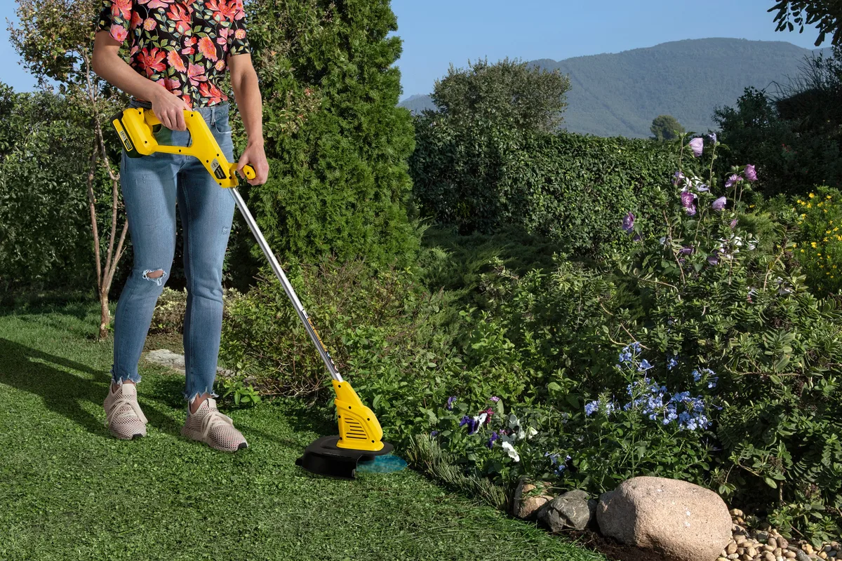Аккумуляторный садовый триммер Karcher LTR 18-25, 18В, 25 см, 16 кг (без батареи и зарядного устройства)