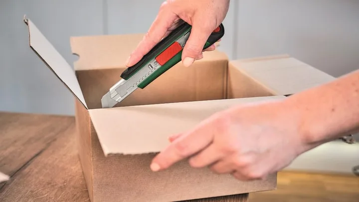 Ніж Bosch з лезом 18 мм, ергономічний корпус з ABS та TPR.