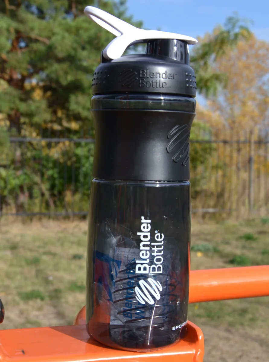 Шейкер BlenderBottle Tritan 820мл Чорний Білий