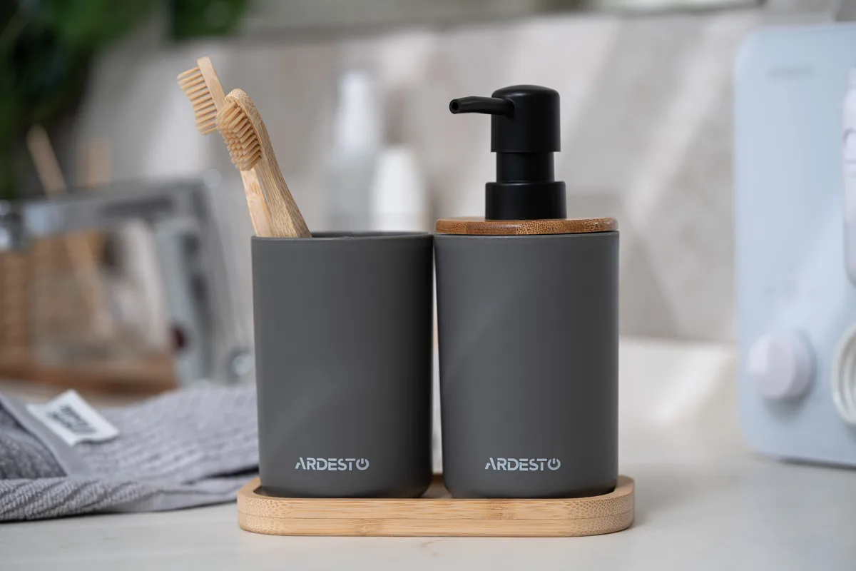Набір аксесуарів для ванної ARDESTO Minimalism 360 мл, 3 предмети, поліпропілен, бамбук, темно-сірий.