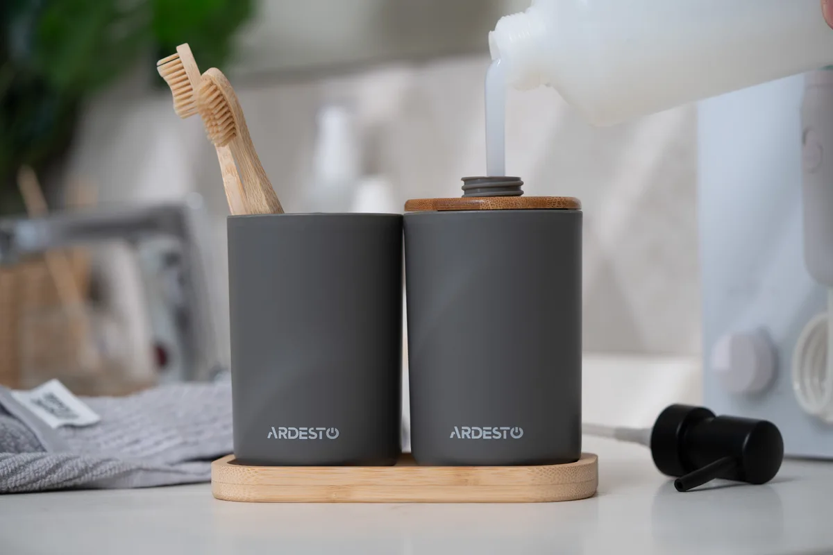 Набір аксесуарів для ванної ARDESTO Minimalism 360 мл, 3 предмети, поліпропілен, бамбук, темно-сірий.