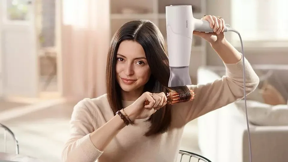 Фен Philips 5000 Series, мощность 2100Вт, 3 скорости, с ионизацией и функцией холодного обдува, белый цвет
