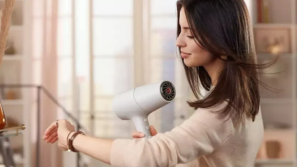 Фен Philips 5000 Series, мощность 2100Вт, 3 скорости, с ионизацией и функцией холодного обдува, белый цвет