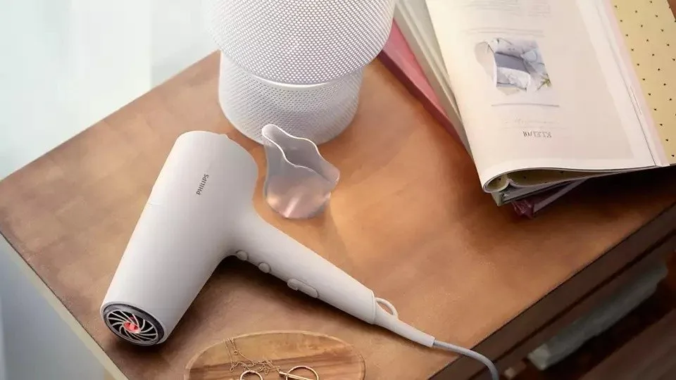 Фен Philips 5000 Series, мощность 2100Вт, 3 скорости, с ионизацией и функцией холодного обдува, белый цвет