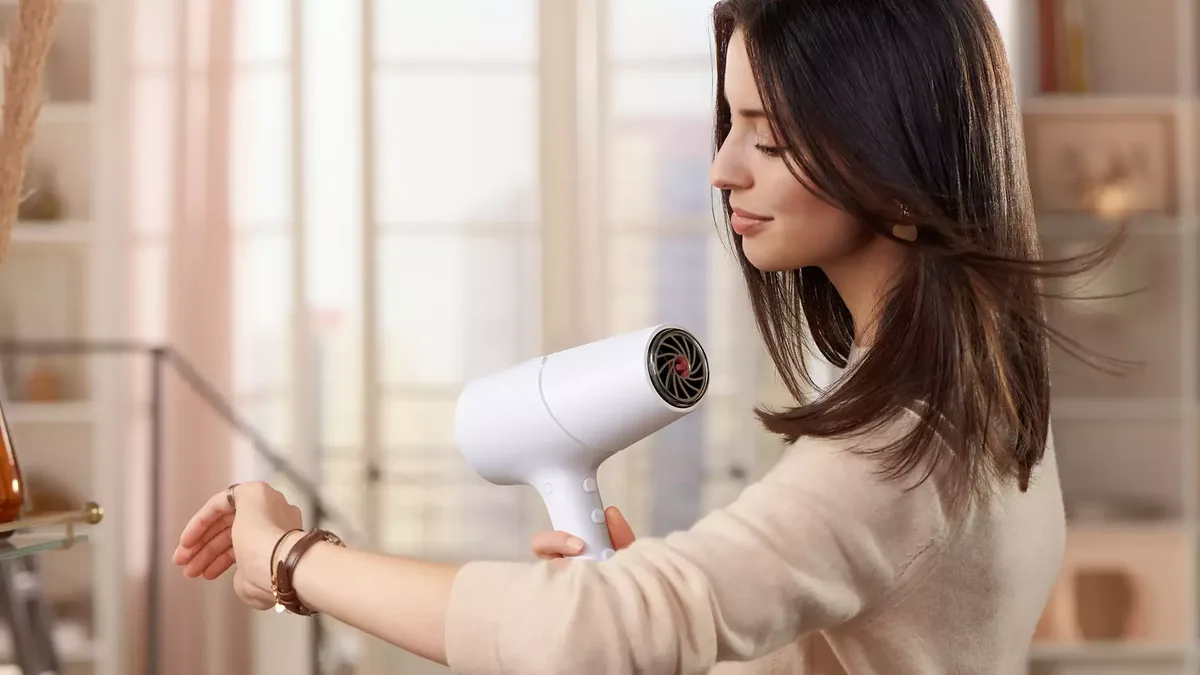 Фен Philips 5000 Series, 2100 Вт, 3 настройки, ионизация, холодный обдув, белый