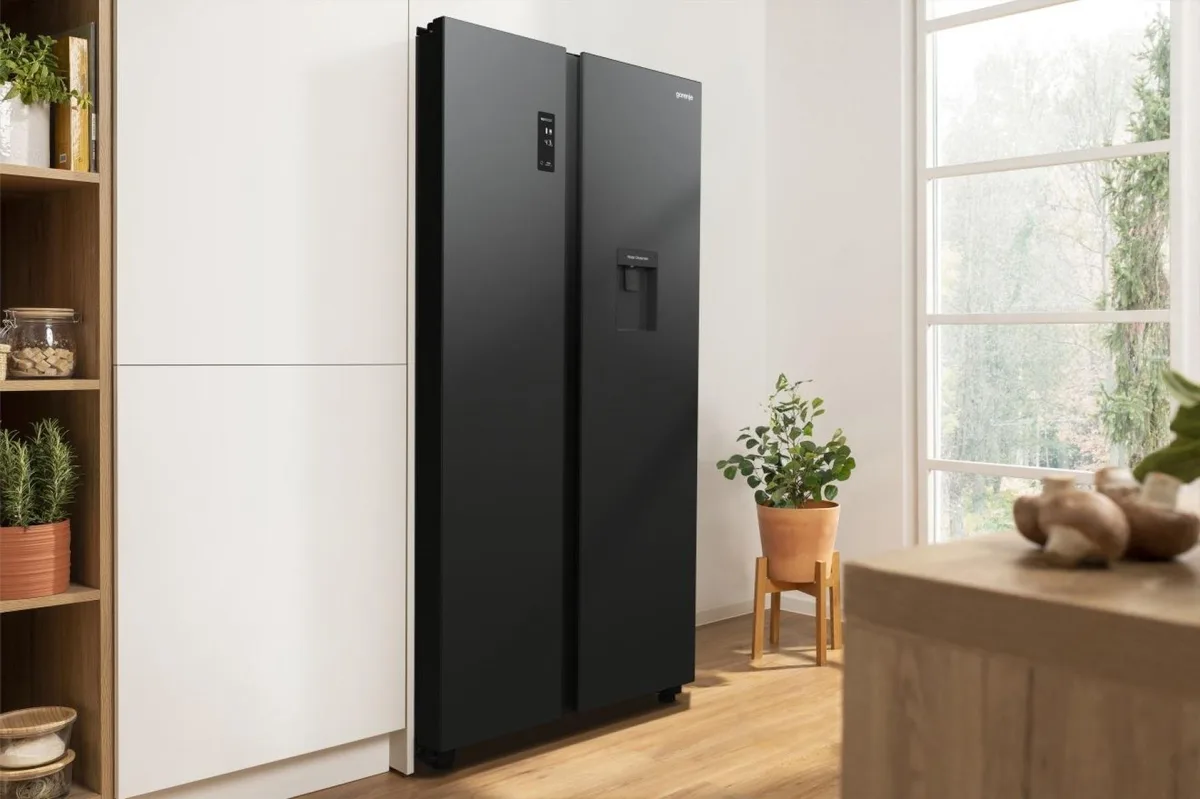 Холодильник Gorenje SBS 353л 2 двері з диспенсером води для дому та офісу з функцією суперзаморожування