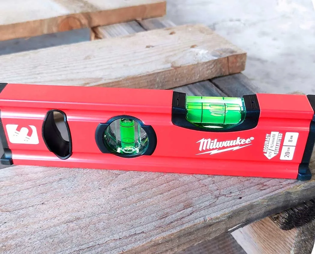 Рівень Milwaukee Slim Box, 20 см, 2 бульбашки, алюмінієвий корпус.