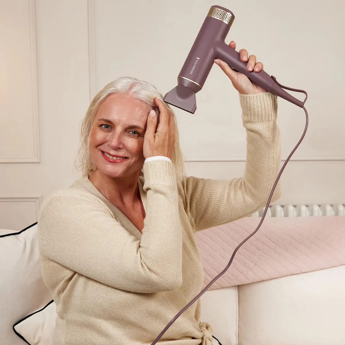 Фен Remington AIRvive, 1600 Вт, 3 швидкості, дифузор, іонізація, холодний обдув, фіолетово-золотий.