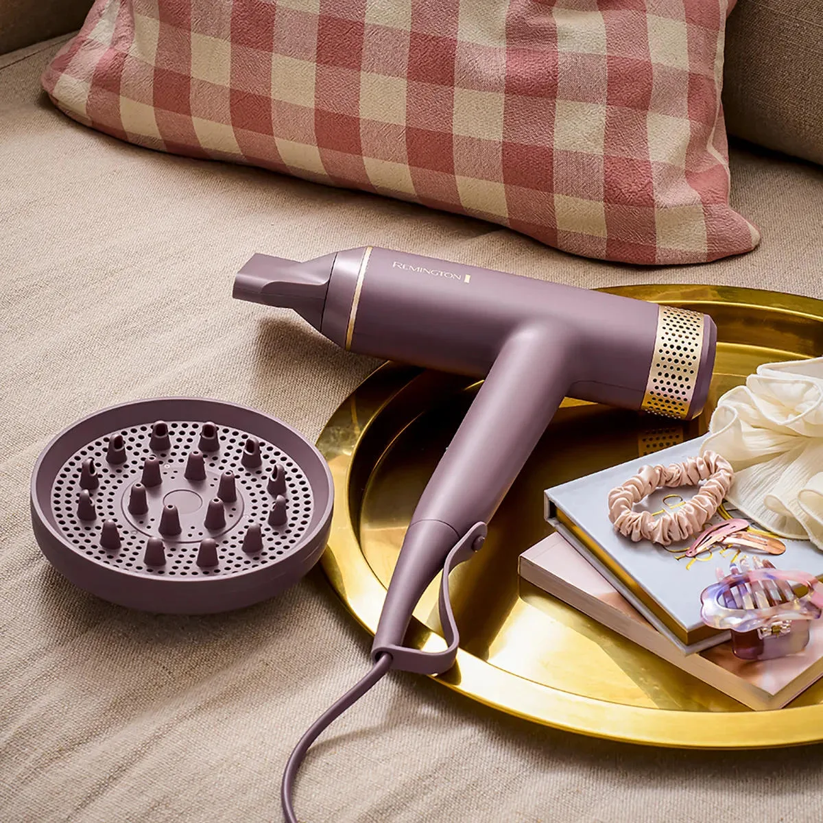 Фен Remington AIRvive, 1600 Вт, 3 швидкості, дифузор, іонізація, холодний обдув, фіолетово-золотий.