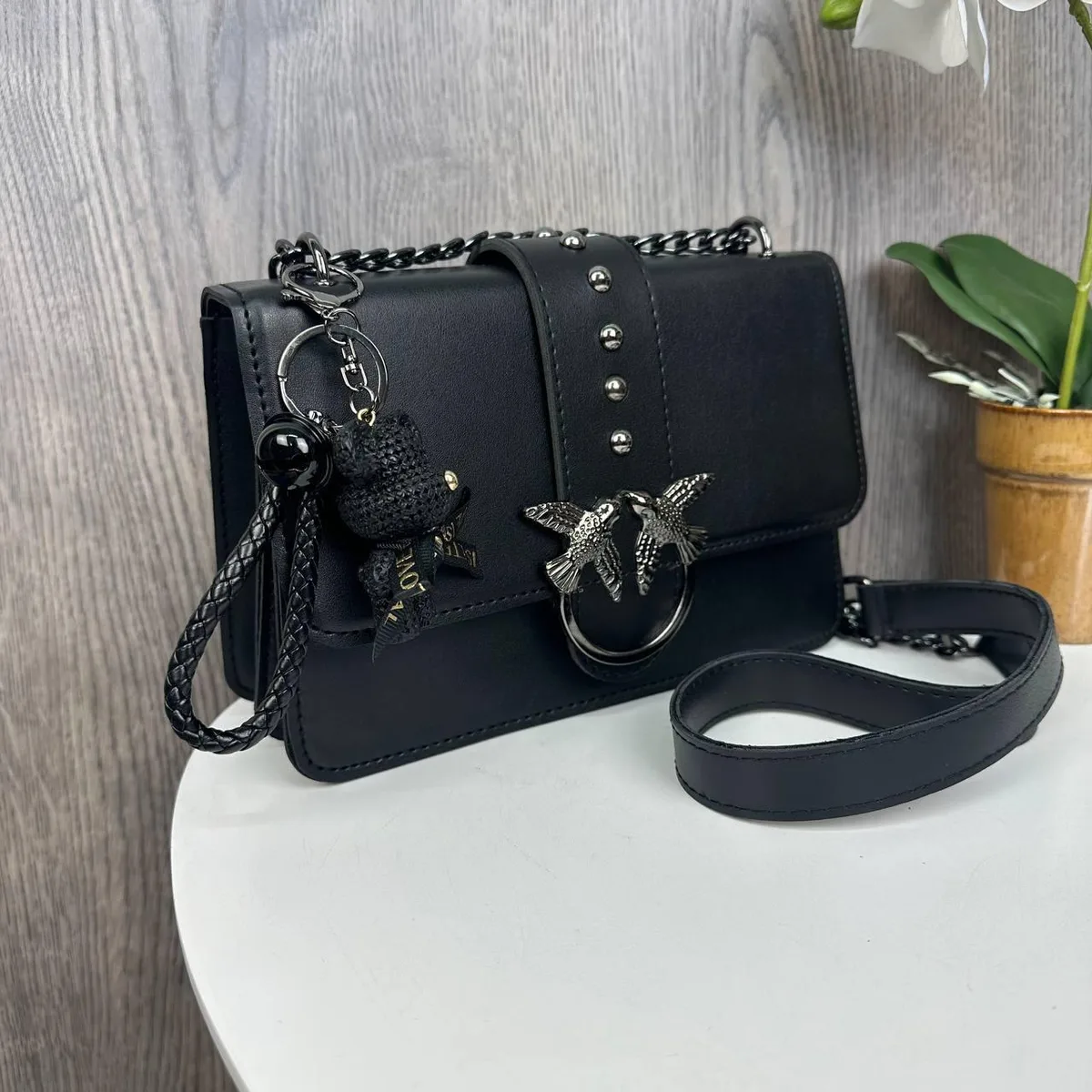 Женская сумка-клатч Pinko с брелоком экокожа черная 23x14,5x8 см