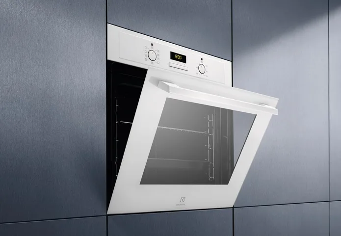 Электрический духовой шкаф Electrolux, 65 л, класс энергопотребления A, с дисплеем, конвекционный, белый