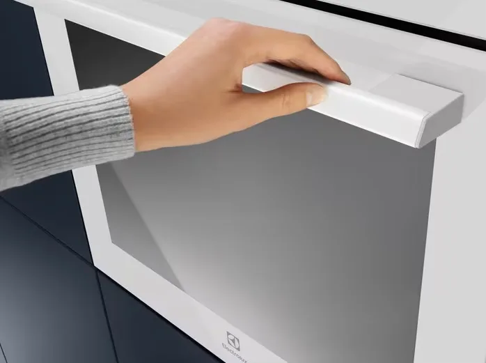 Электрический духовой шкаф Electrolux, 65 л, класс энергопотребления A, с дисплеем, конвекционный, белый