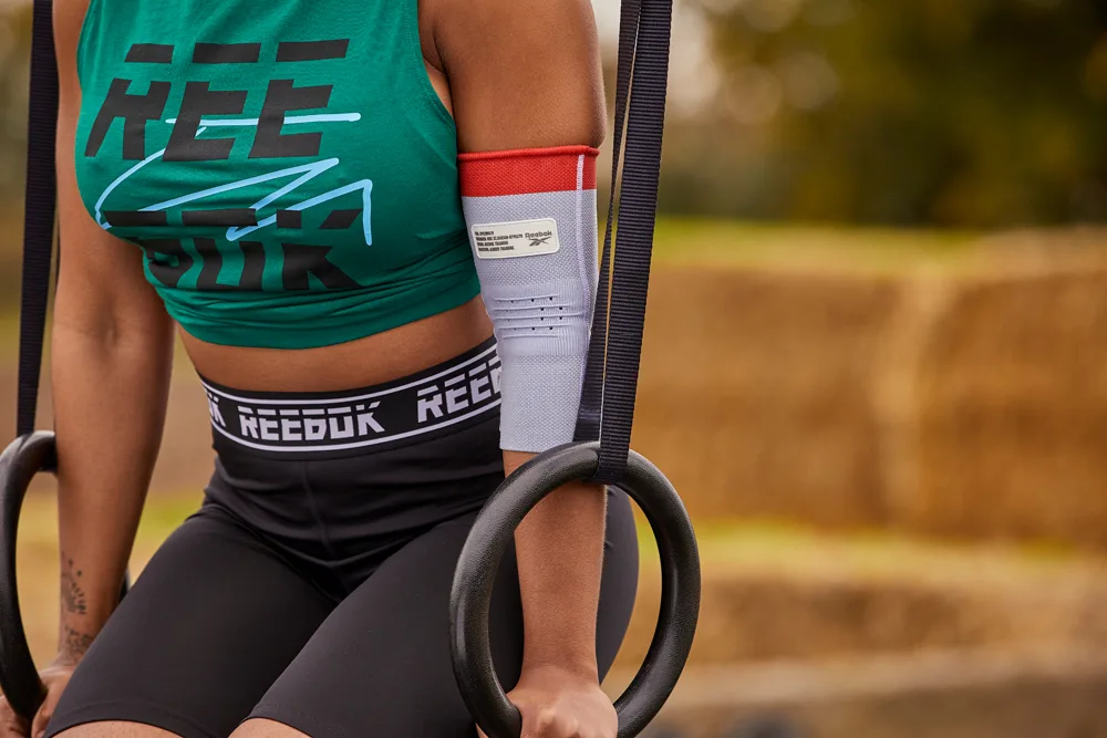 Фіксатор ліктя Reebok Нейлон S білий червоний