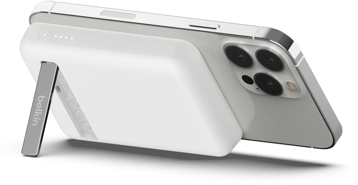 Акумулятор Power Bank Belkin літій-іонний 5000 мАг білий Magnetic