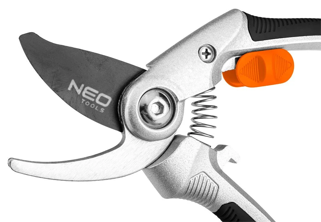 Секатор плоский Neo Tools, діаметр різу 20 мм, довжина 210 мм, вага 228 г.