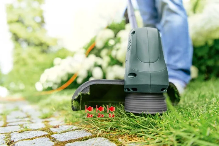 Газонокосилка Bosch EasyGrassCut 26, мощность 280 Вт, ширина скашивания 26 см, вес 19 кг