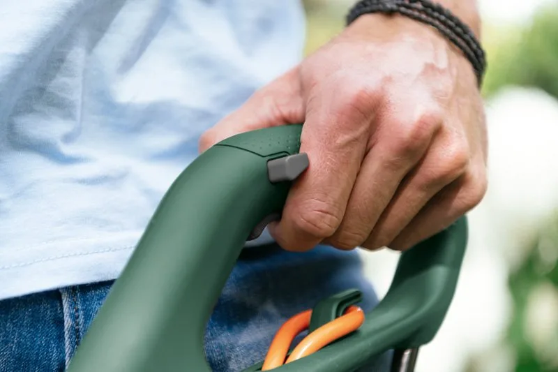 Газонокосилка Bosch EasyGrassCut 26, мощность 280 Вт, ширина скашивания 26 см, вес 19 кг