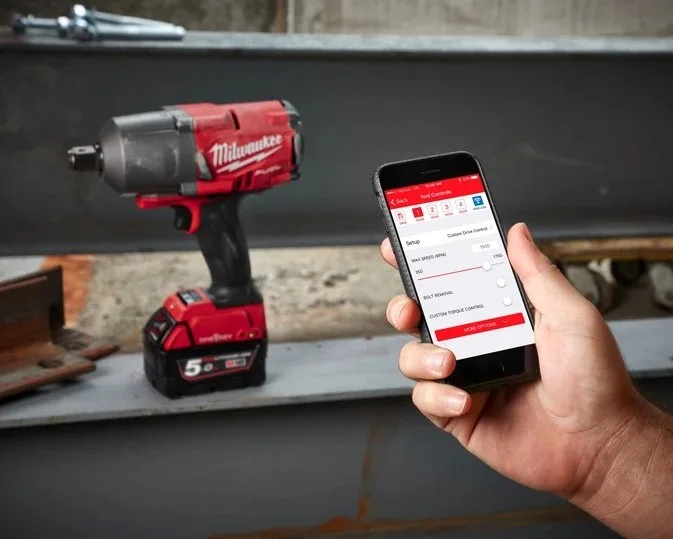 Акумуляторний гайковерт Milwaukee M18 FUEL ONE-KEY 18В, високомоментний, 702-1627 Нм, 0-1800 об/хв, 3/4", 3.5 кг, без акумулятора.