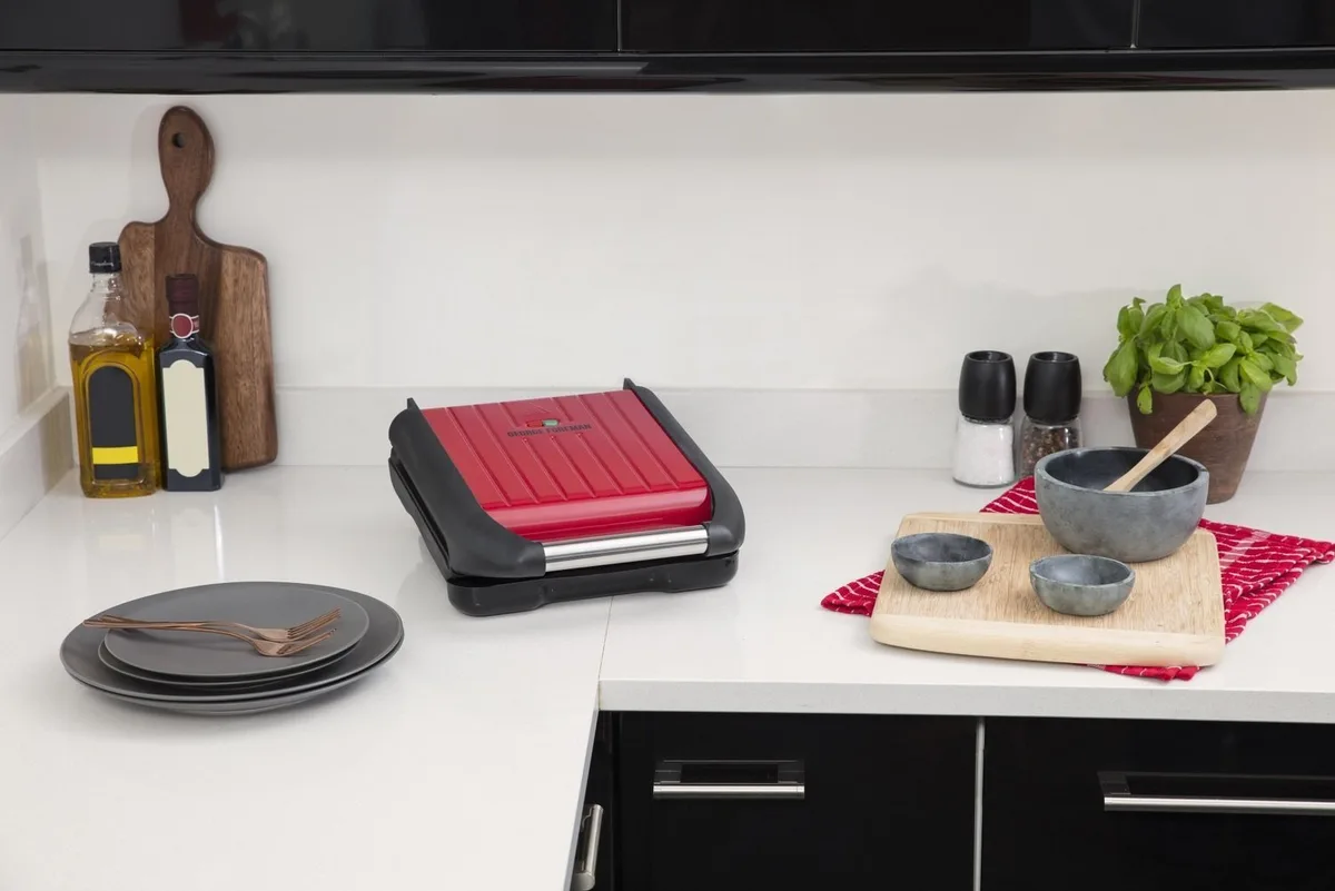 Гриль Russell Hobbs прижимний Compact Steel 1200Вт, однорежимний, металевий, червоно-чорний.