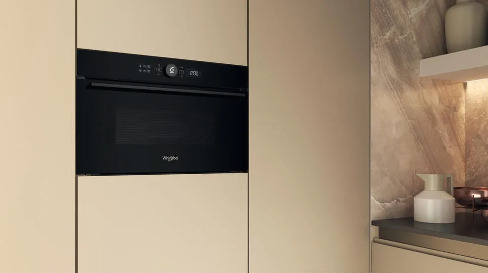 Вбудована мікрохвильова піч Whirlpool, 31 л, електронне керування, 1000 Вт, гриль, дисплей, чорного кольору.