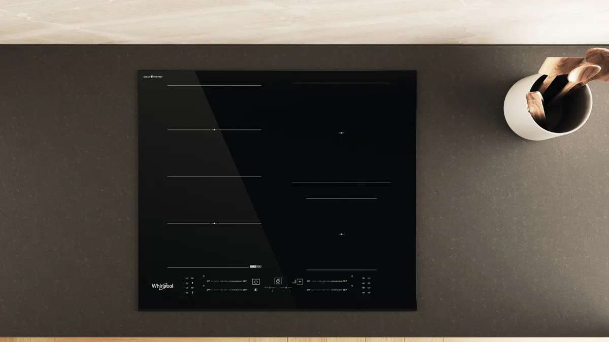 Індукційна варильна панель Whirlpool, 60 см, з розширеною зоною, чорного кольору.