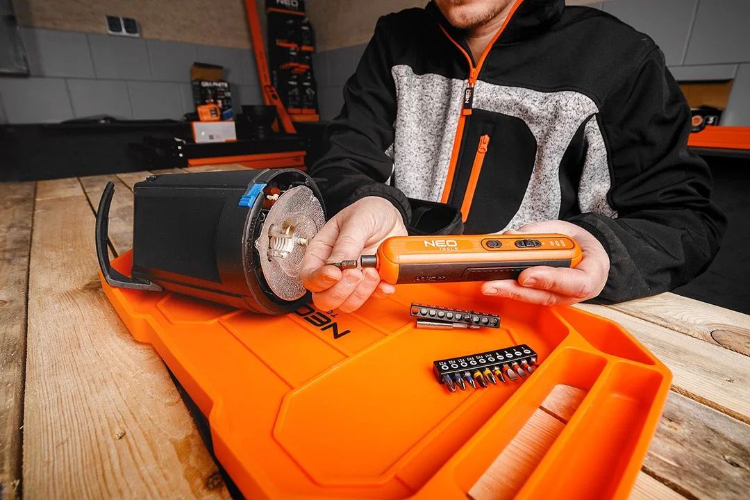Акумуляторна викрутка Neo Tools 4 В 1,5 А·год 4,5 Нм 230 об/хв кейс