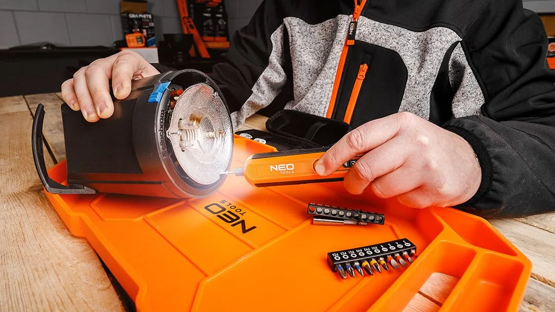 Акумуляторна викрутка Neo Tools 4 В 1,5 А·год 4,5 Нм 230 об/хв кейс