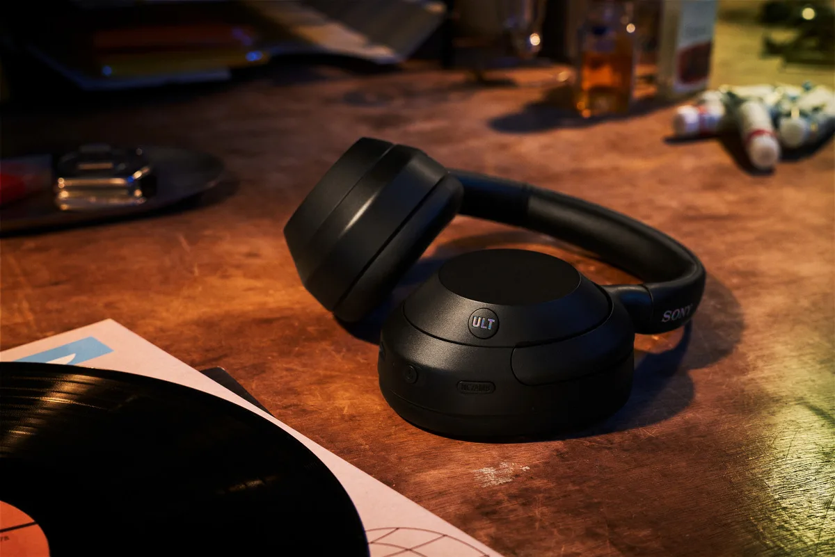 Наушники Sony полноразмерные черные с активным шумоподавлением Bluetooth 5.2