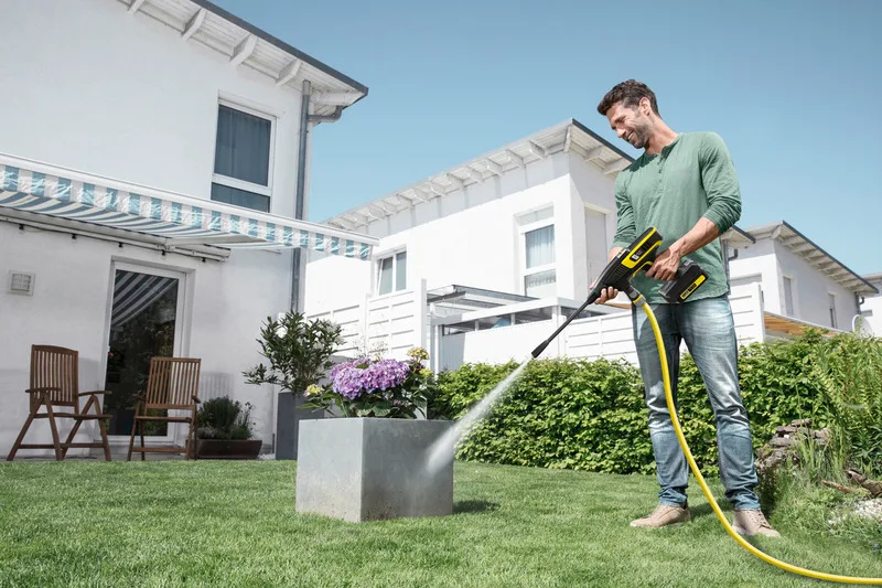 Акумуляторний міні-мийник Karcher KHB 6, низький тиск 24 бар, продуктивність 200 л/год, вага 1.3 кг, без батареї та зарядного прис