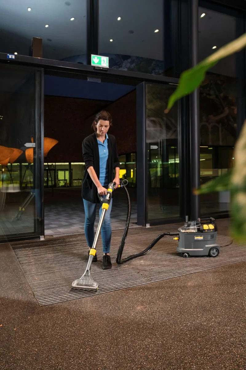 Пилосос миючий Karcher 1200 Вт 8л 8,6 кг для килимів та меблів