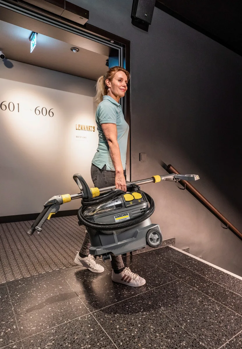 Пилосос миючий Karcher 1200 Вт 8л 8,6 кг для килимів та меблів