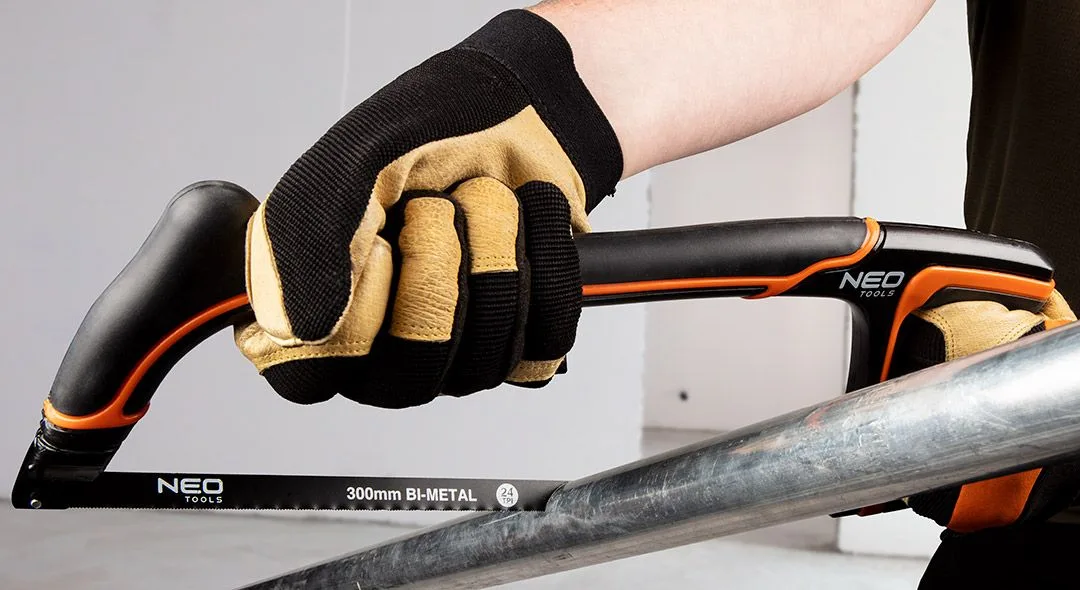 Ножівка для металу Neo Tools, 300 мм, з ергономічною двокомпонентною ручкою.